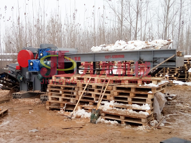 新鄭木托盤(pán)破碎處理現(xiàn)場(chǎng)