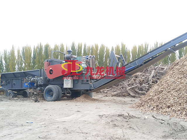 新疆移動(dòng)式綜合破碎機(jī)現(xiàn)場